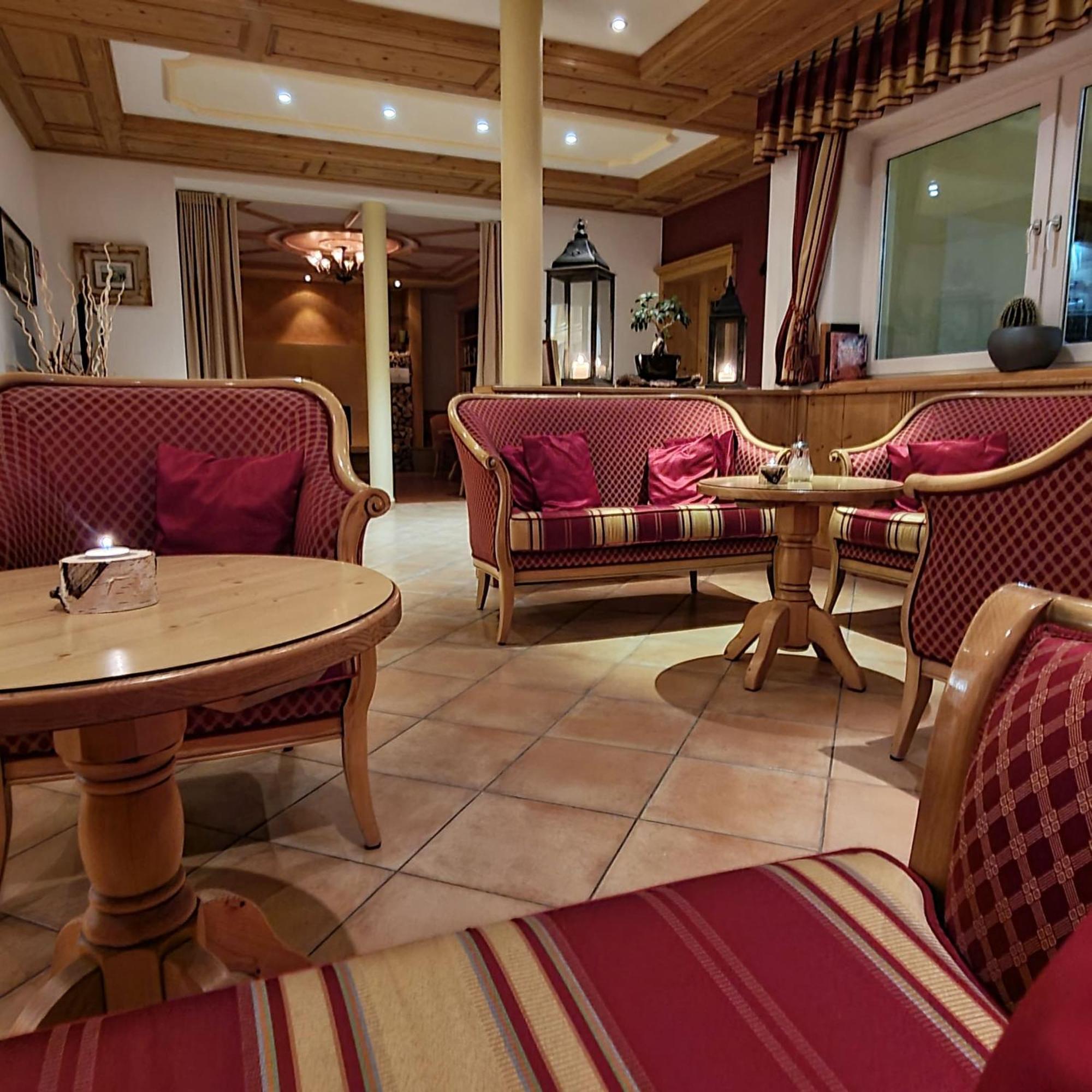 Berghotel Zum Zirm Collalbo Ngoại thất bức ảnh