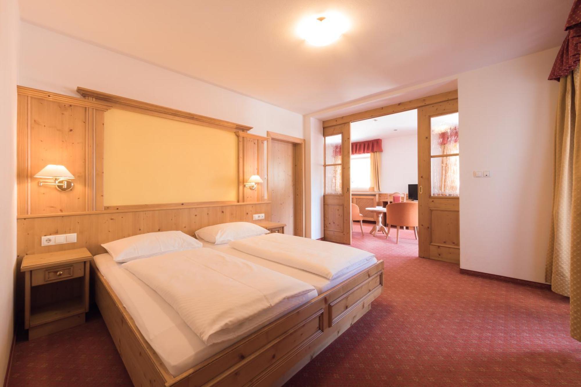 Berghotel Zum Zirm Collalbo Ngoại thất bức ảnh