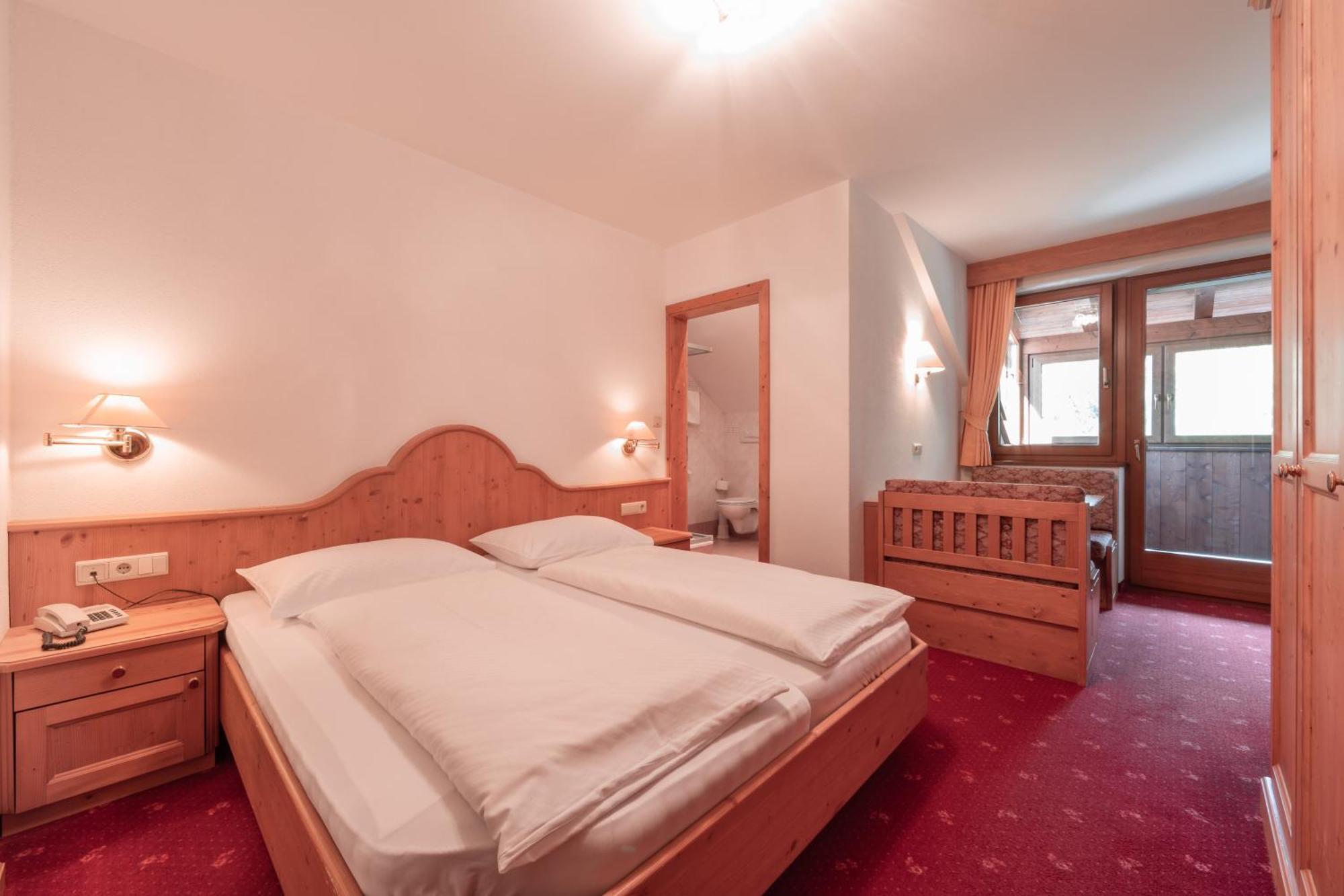 Berghotel Zum Zirm Collalbo Ngoại thất bức ảnh