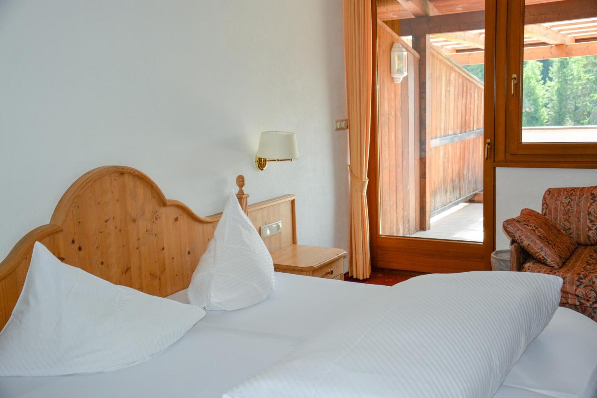 Berghotel Zum Zirm Collalbo Ngoại thất bức ảnh