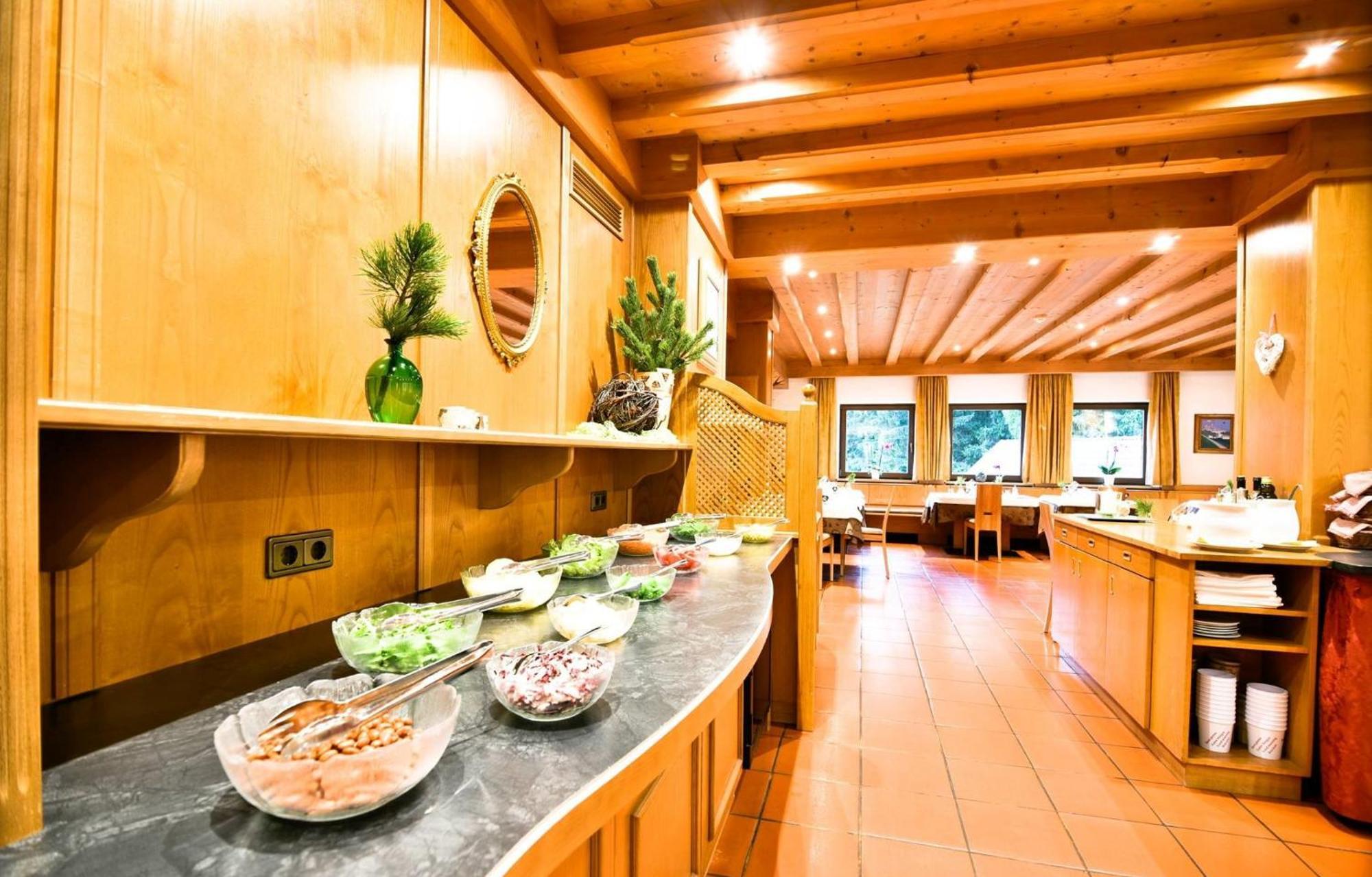 Berghotel Zum Zirm Collalbo Ngoại thất bức ảnh