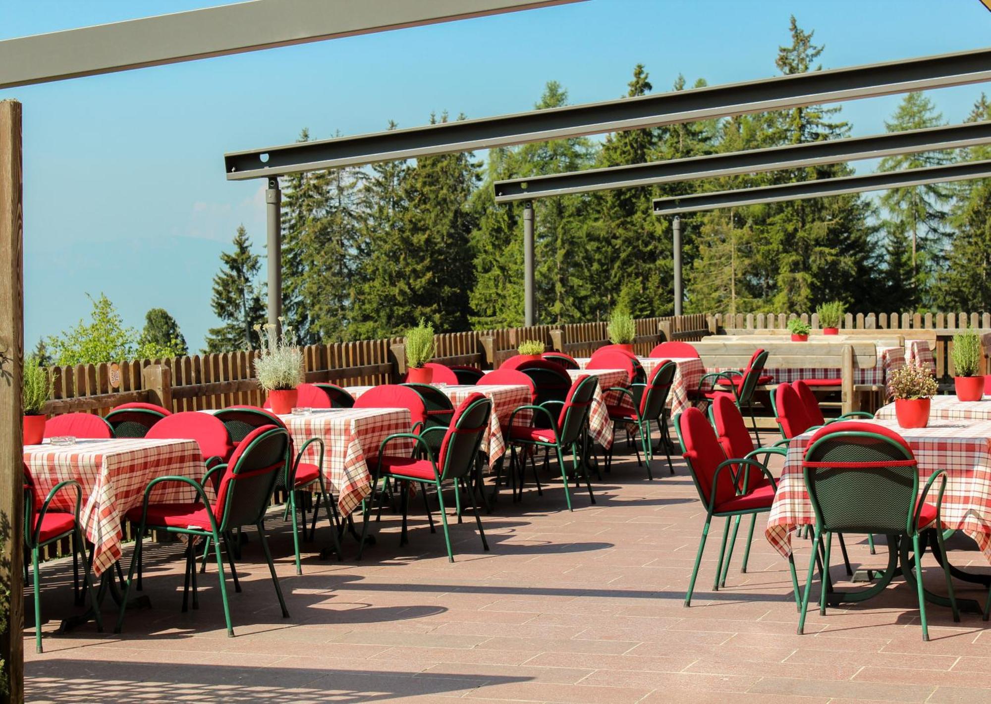 Berghotel Zum Zirm Collalbo Ngoại thất bức ảnh